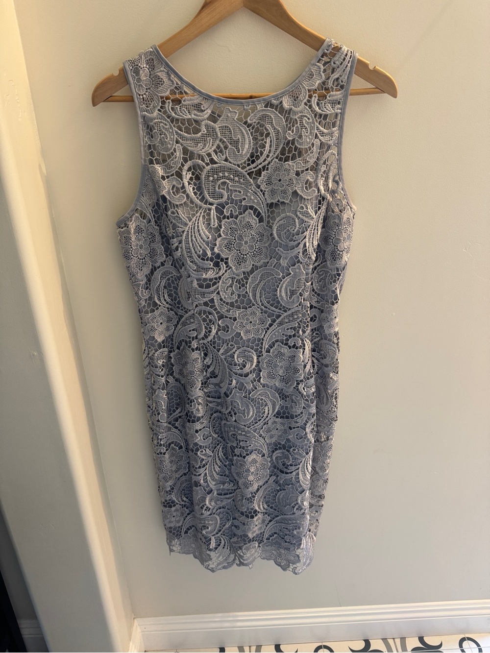 Adrianna Papell Sleeveless Lace Midi Dress in Light Gray